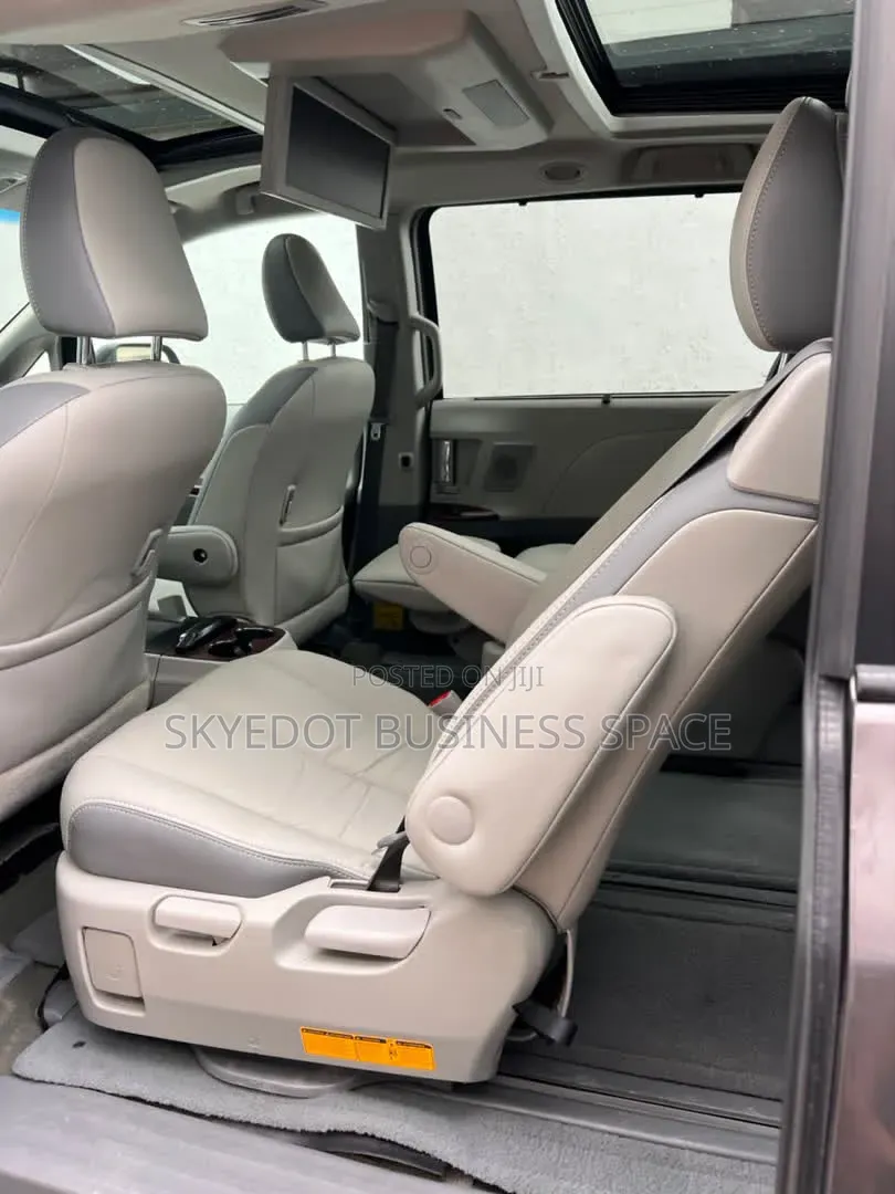 Toyota Sienna 2011