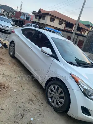 Hyundai Elantra Limited 4dr Sedan (1.8L 4cyl 6A) 2014 White
