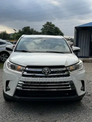 Toyota Highlander XLE 4x2 V6 (3.5L 6cyl 8A) 2017 White
