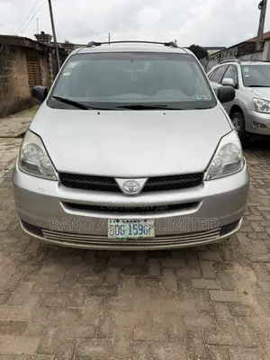 Toyota Sienna LE AWD 2005 Gold