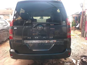 Toyota Noah 2.0 FWD (8 Seater) 2004 Black
