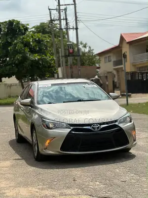 Toyota Camry SE 4dr Sedan (2.5L 4cyl 6A) 2015 Gold