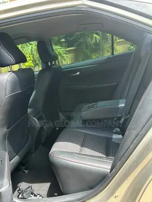 Toyota Camry SE 4dr Sedan (2.5L 4cyl 6A) 2015 Gold