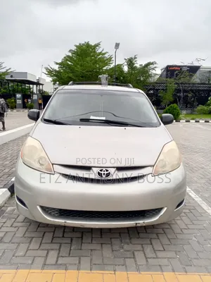 Toyota Sienna LE AWD 2009 Gold