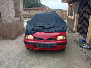 Nissan Micra 2000 Red