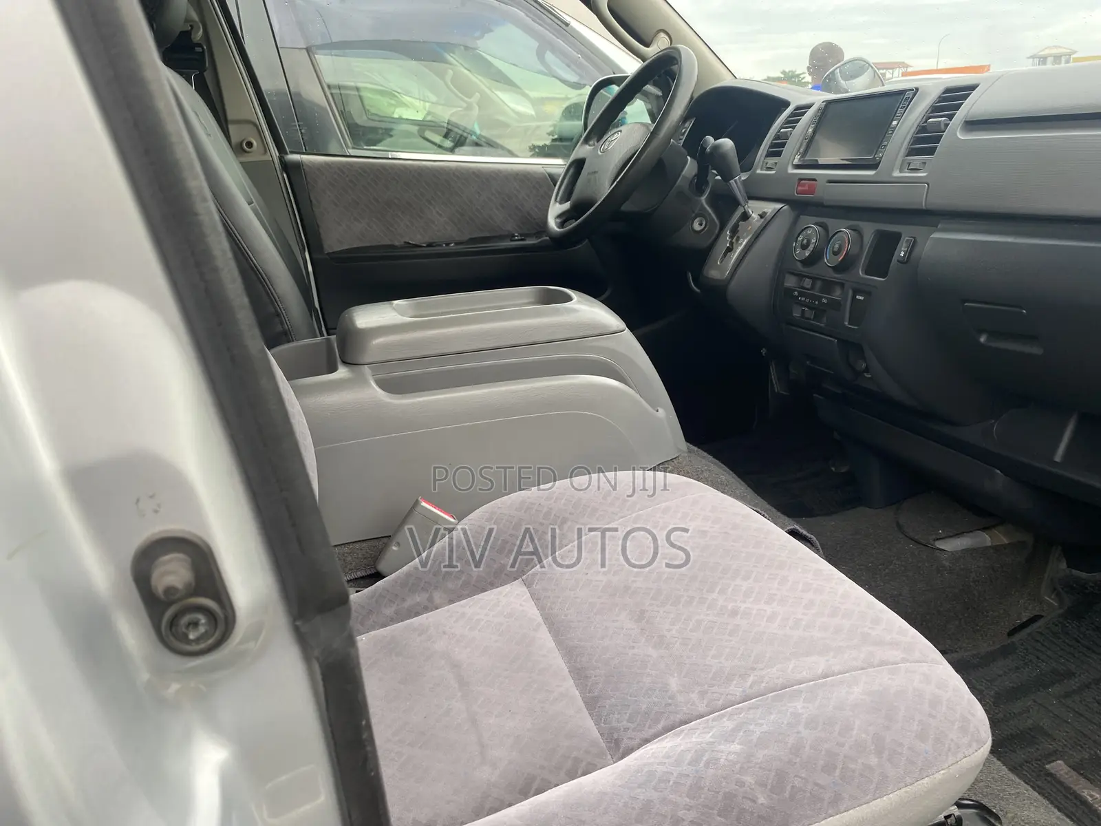 Toyota HiAce 2010 Silver