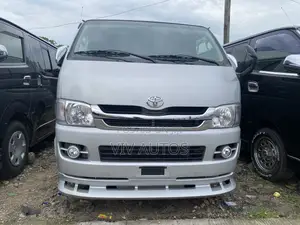 Toyota HiAce 2010 Silver