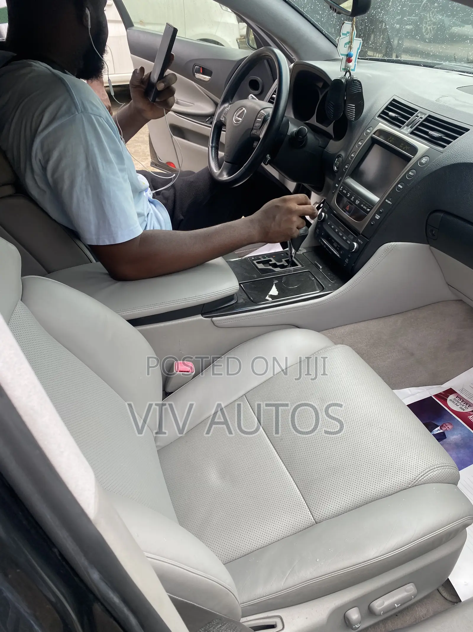 Toyota HiAce 2010 Silver