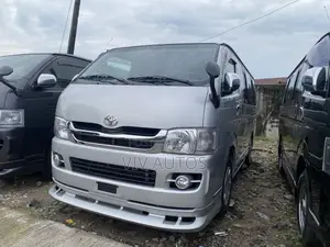 Toyota HiAce 2010 Silver