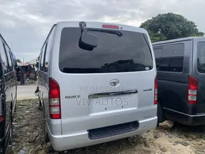 Toyota HiAce 2010 Silver
