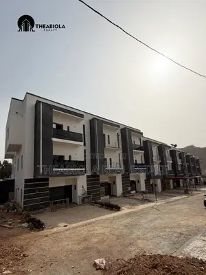 4bdrm Townhouse / Terrace in Garki Old Cbn for rent