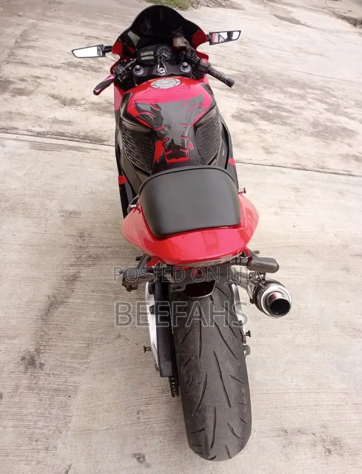 Honda CBR 2004 Red