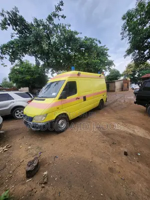 Mercedes-Benz 1824 1989 Yellow