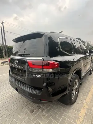 New Toyota Land Cruiser Prado 2.8 2024 Black