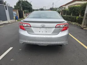 Toyota Camry SE 4dr Sedan (2.5L 4cyl 6A) 2012 Silver