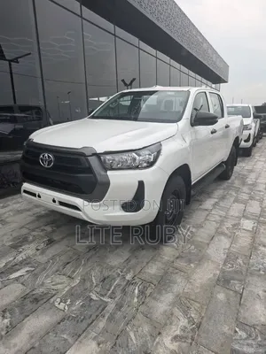 New Toyota Hilux 2025 White