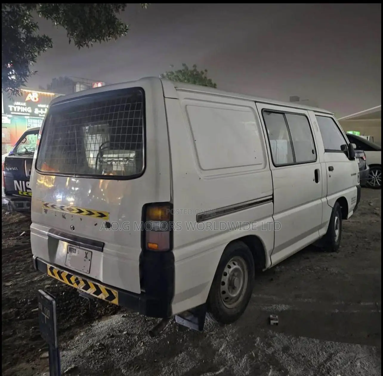 Mitsubishi L300 2006 White