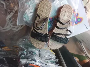 Slippers/Sandals