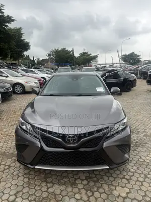 Toyota Camry XSE FWD (2.5L 4cyl 8AM) 2018 Gray