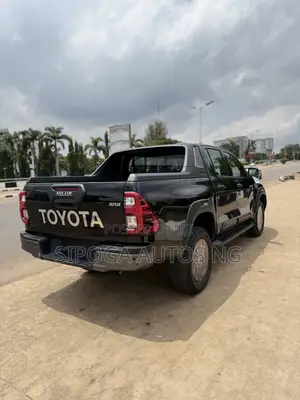 New Toyota Hilux 2025 Black