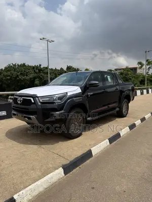 New Toyota Hilux 2025 Black