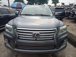 Lexus LX 2016 Green