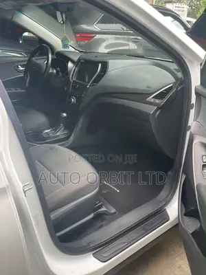 Hyundai Santa Fe SE 2012 White