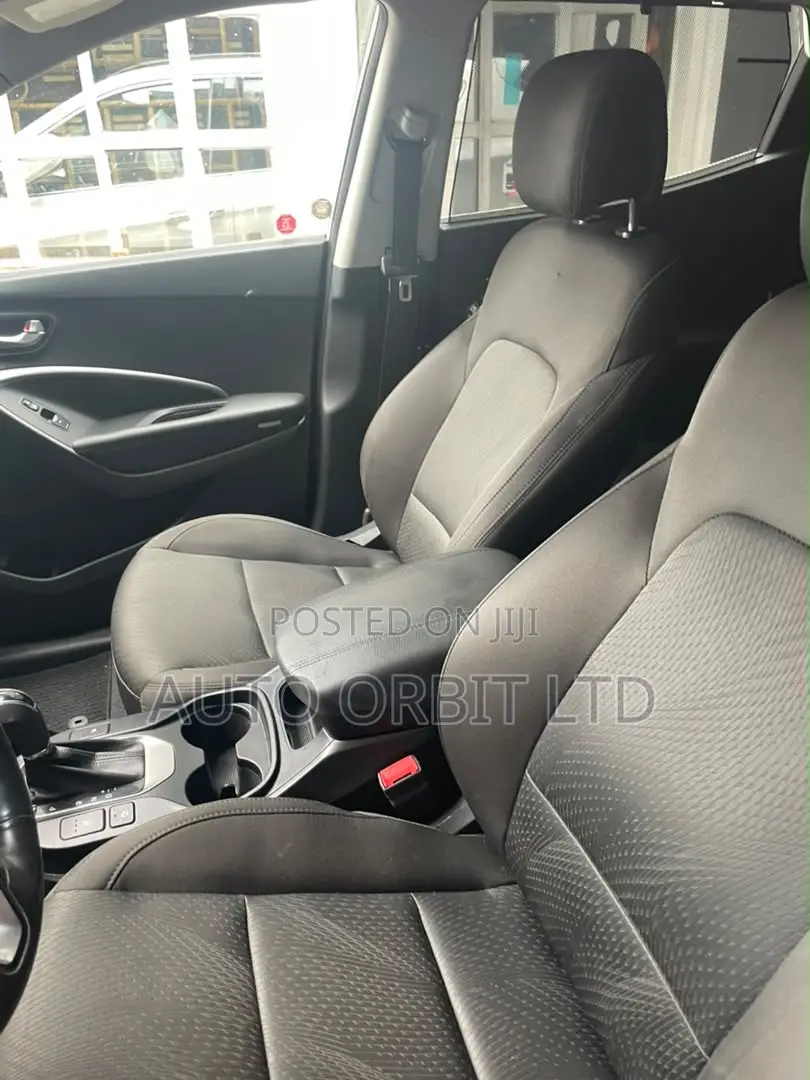 Hyundai Santa Fe SE 2012 White