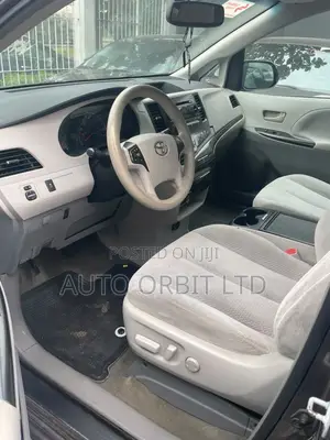 Toyota Sienna LE AWD 7-Passenger 2013 Gray