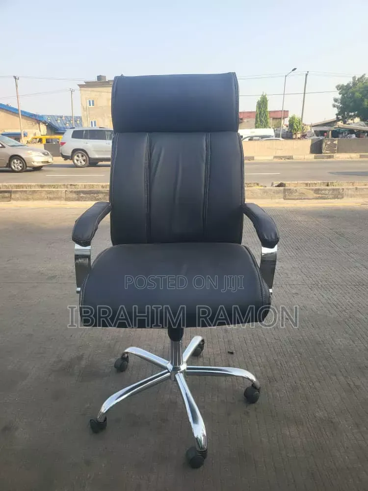 Executive Pentagon Chair