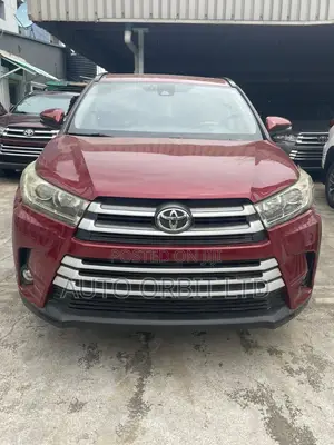 Toyota Highlander SE 2019 Red