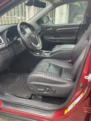 Toyota Highlander SE 2019 Red