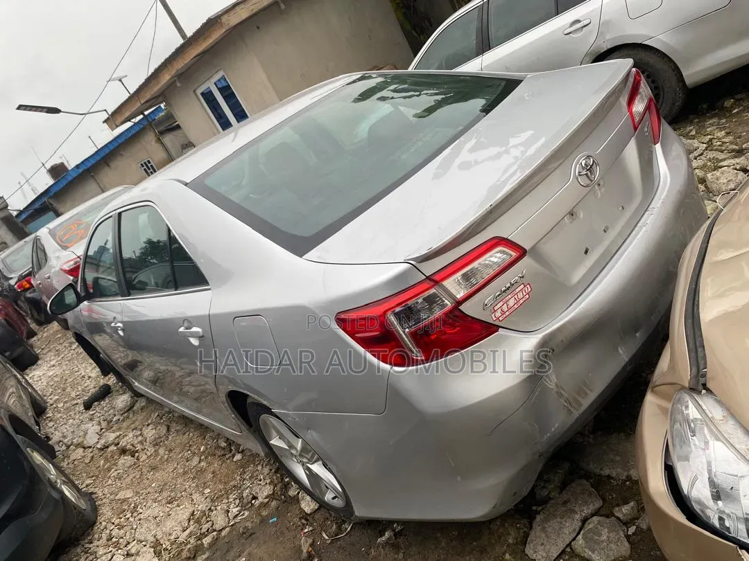 Toyota Camry 2014 Silver