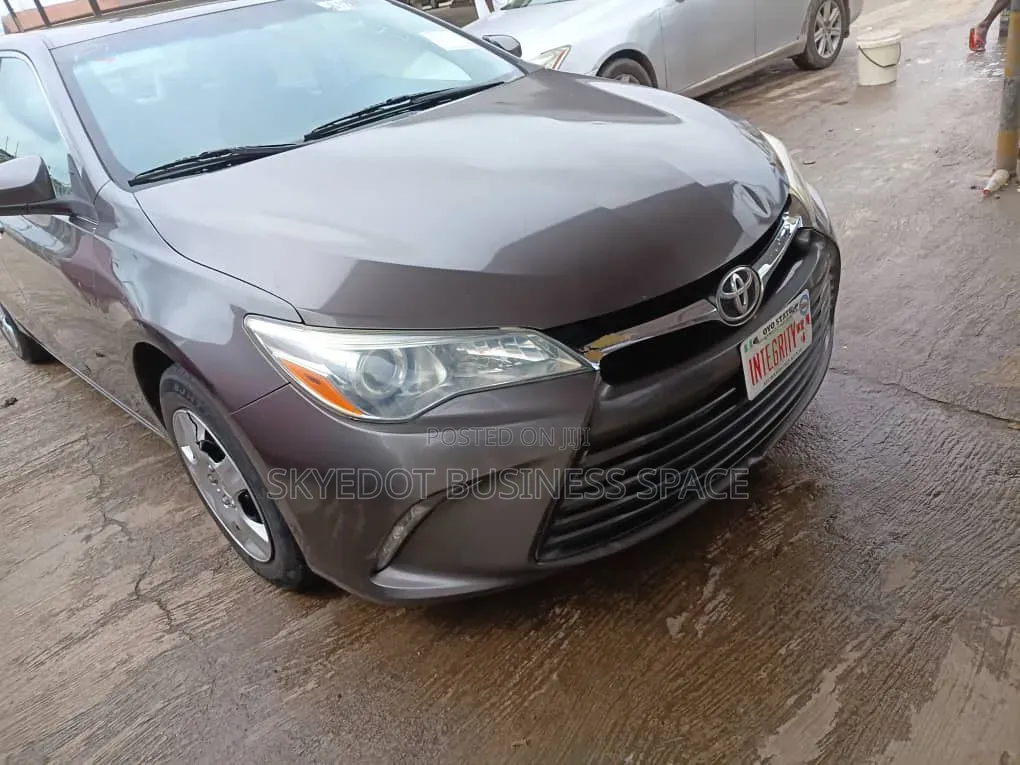 Toyota Camry 2016 Gray