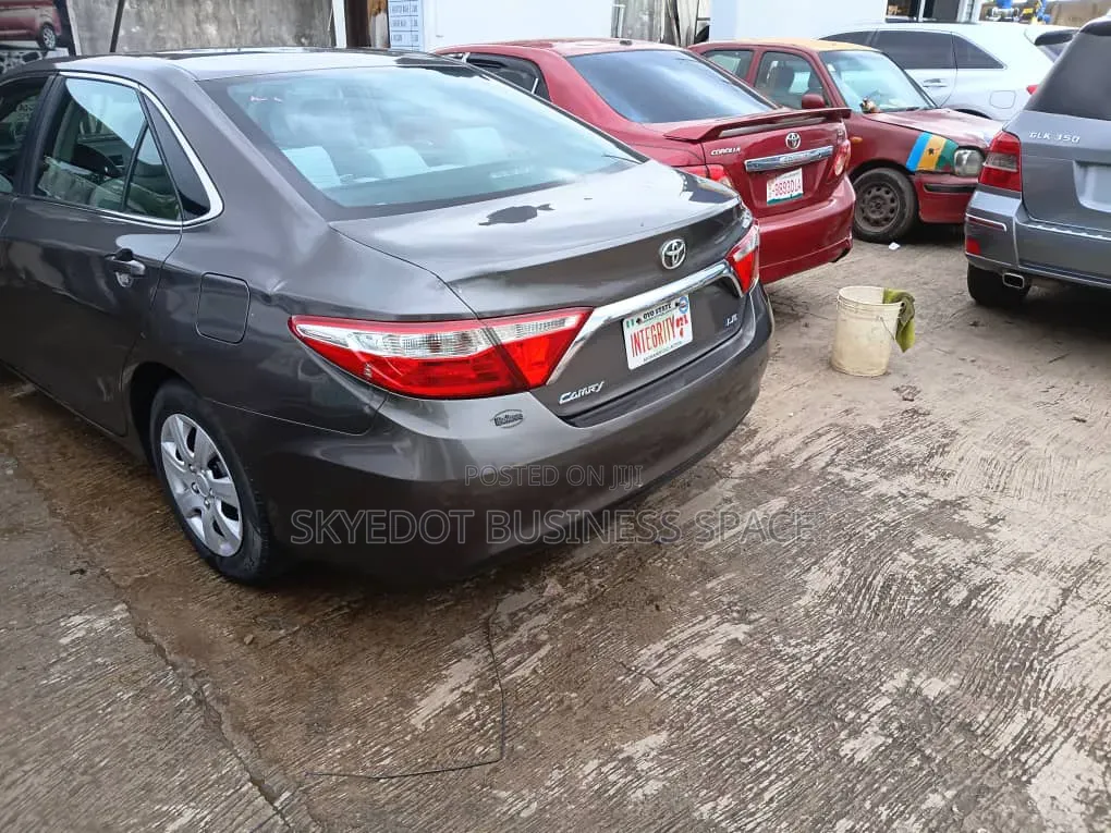 Toyota Camry 2016 Gray