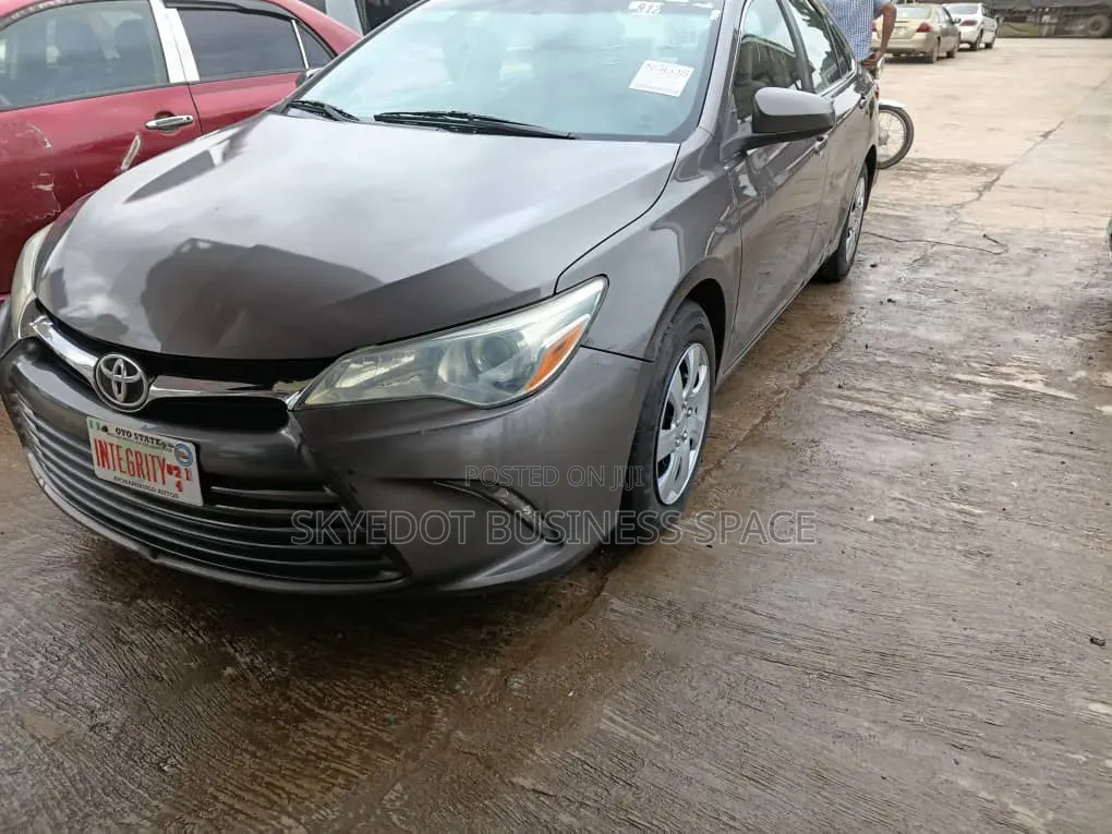 Toyota Camry 2016 Gray