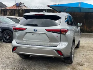 Toyota Highlander 2024 Silver