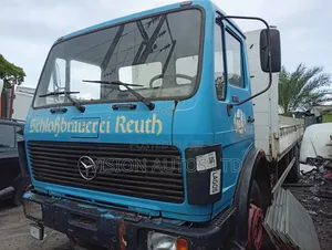 Mercedes Benz Pickup