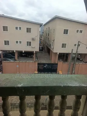 20bdrm Apartment in Yaba, Alagomeji for sale