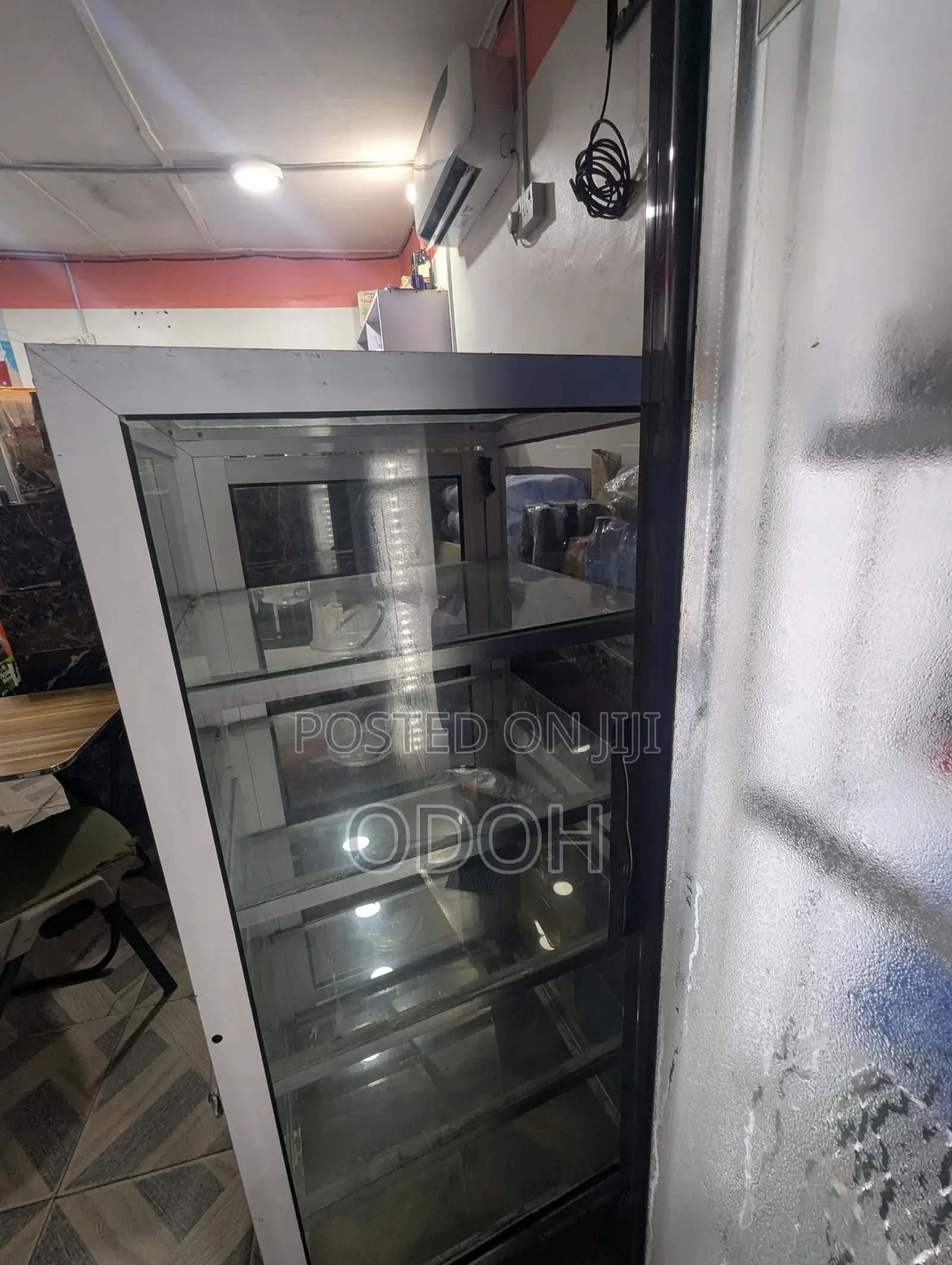 Store Show Glass