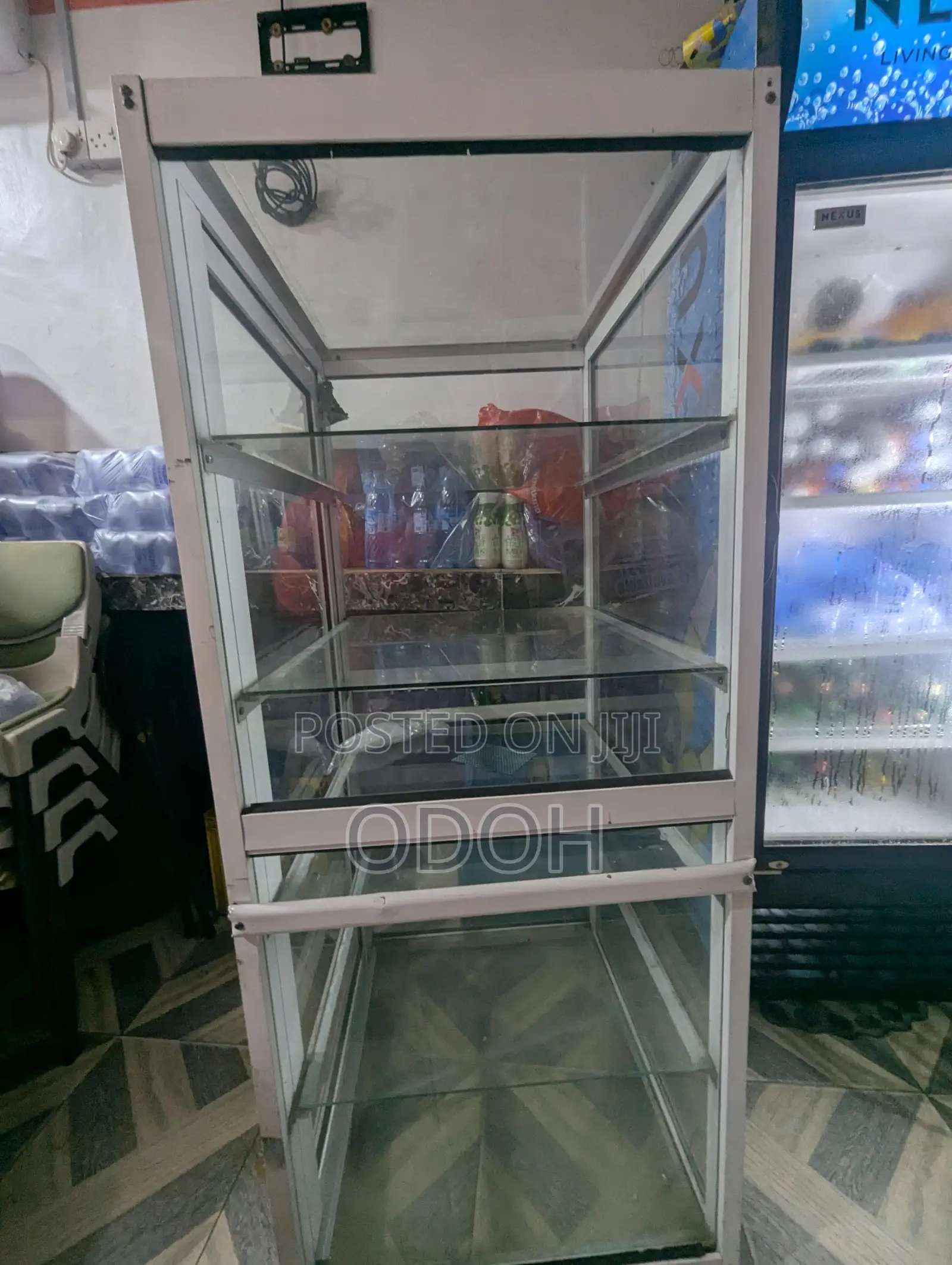 Store Show Glass