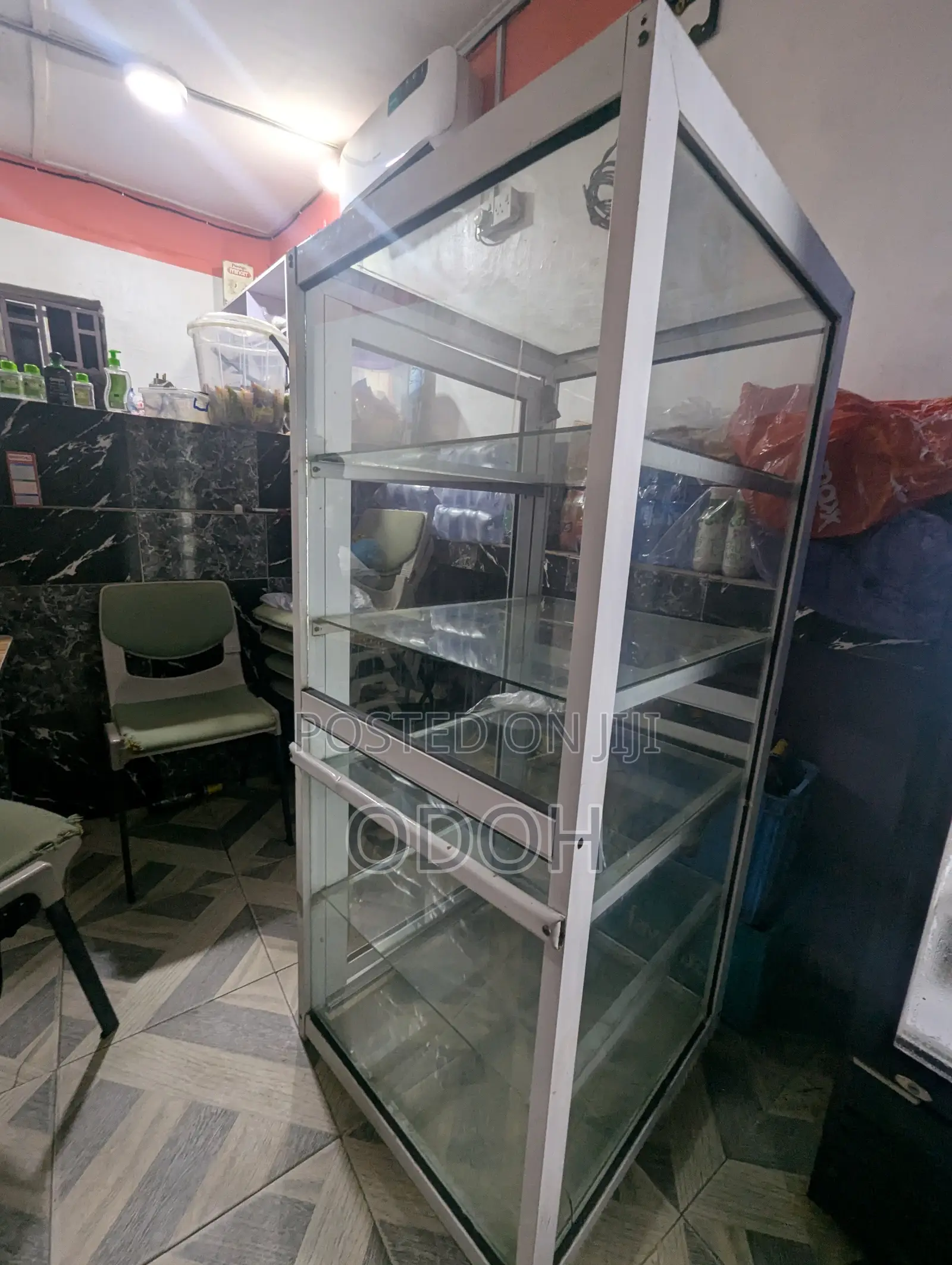 Store Show Glass