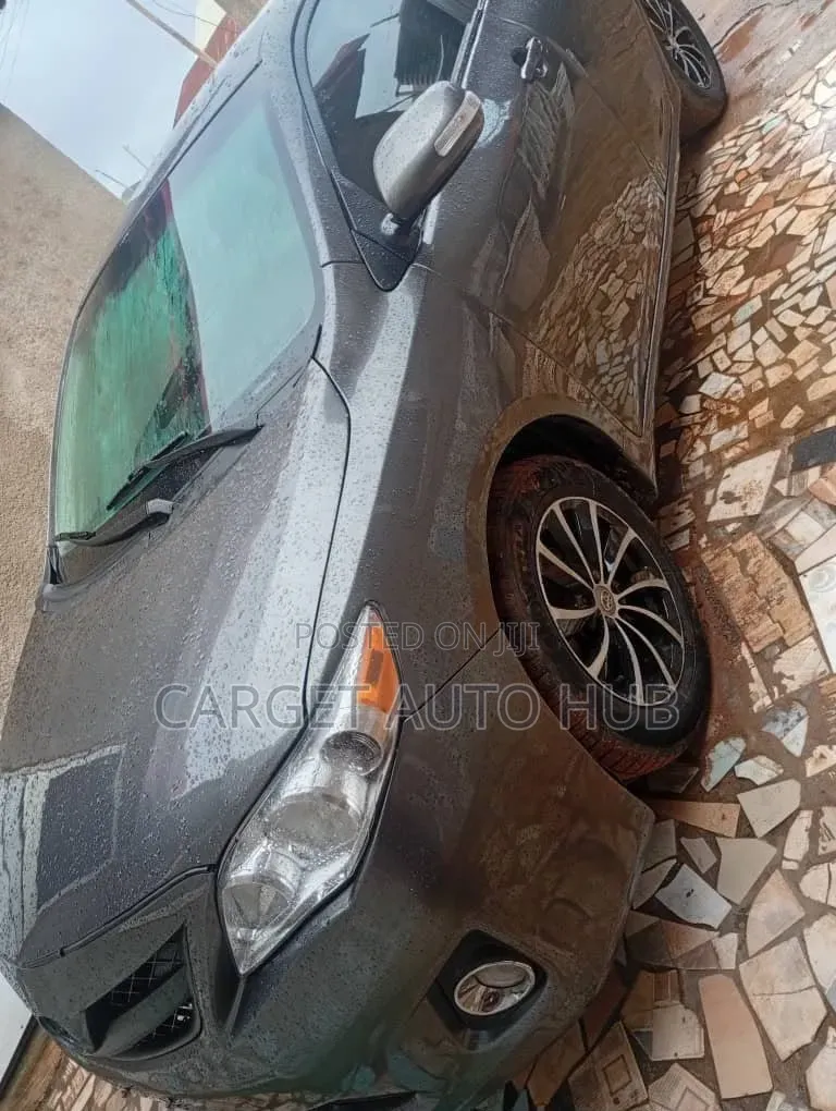 Toyota Corolla 2012 Gray