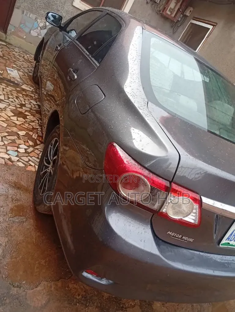 Toyota Corolla 2012 Gray
