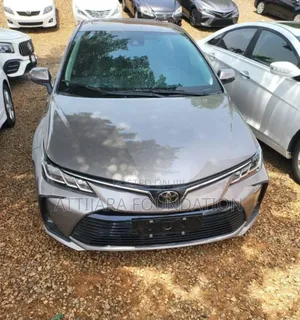 Toyota Corolla 2023 Gold