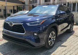 Toyota Highlander XLE 2021 Blue