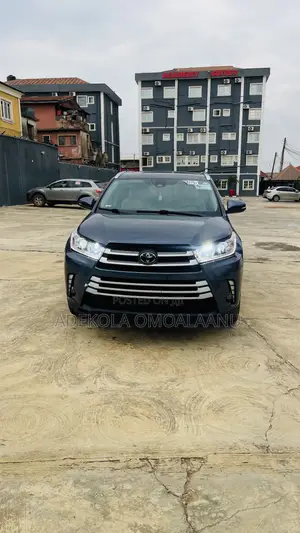 Toyota Highlander XLE 2019 Blue