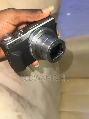 *Canon PowerShot G7 X Mark III*