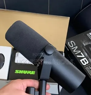 Shure SM7B Professional Dynamic Microphone