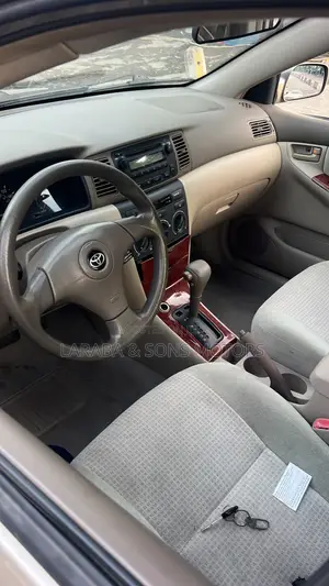 Toyota Corolla LE 2005 Gold